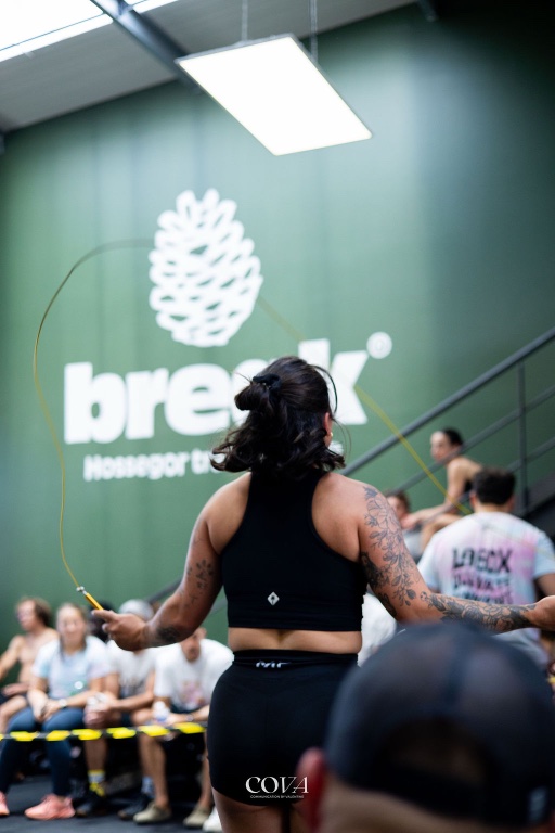 Corde à sauter en main, prêt à partir.